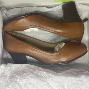 Michelle D Reda Luggage Tan Heels